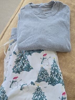 Women 2 Piece Pajama Set - Gray Top & White Snowman Print Bottom
